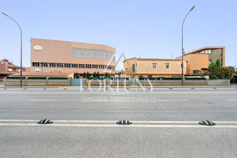 Foto a95ca019-bb7e-49e6-809c-0dff4abdf085. Casa amb aparcament a Ponent Reus