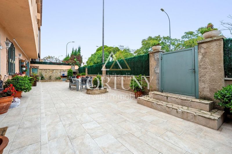 Foto e78a15cc-4fe8-4c4c-bb36-5757995e73f6. Casa amb aparcament a Ponent Reus