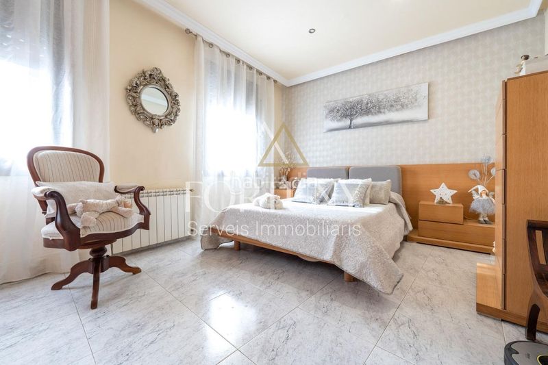 Foto f8d6778b-d7a7-4a9b-b37a-b8bb54a97fdf. Casa amb aparcament a Ponent Reus