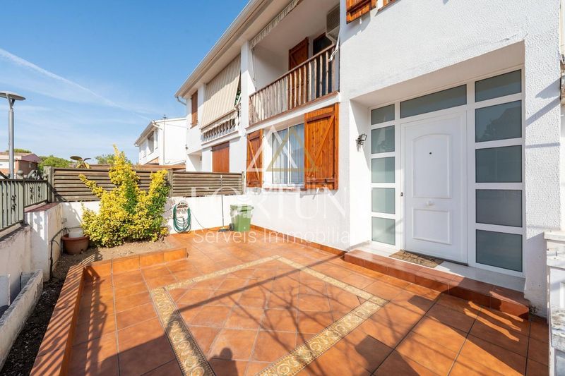 Foto eb9bee68-e0ec-407d-a277-21b4a6ec4e99. Casa amb aparcament a Migjorn Reus