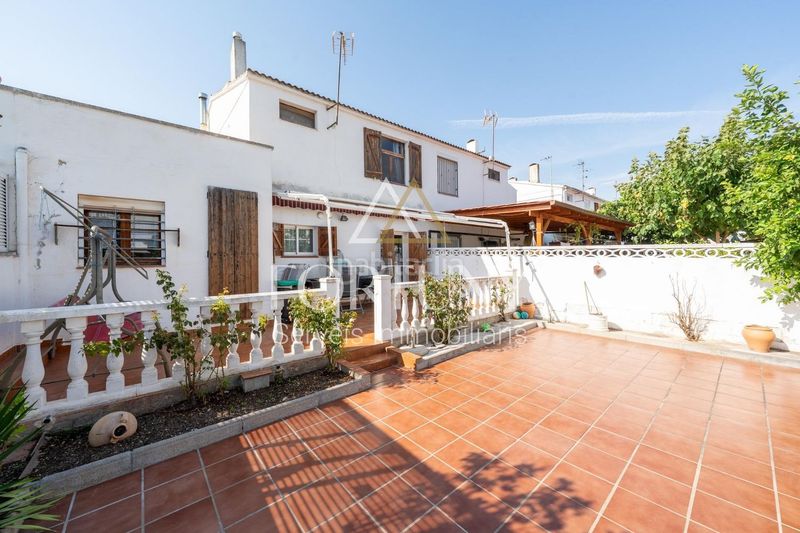 Foto 65e6a657-5c7a-41e8-808d-2e154f78e574. Casa amb aparcament a Migjorn Reus