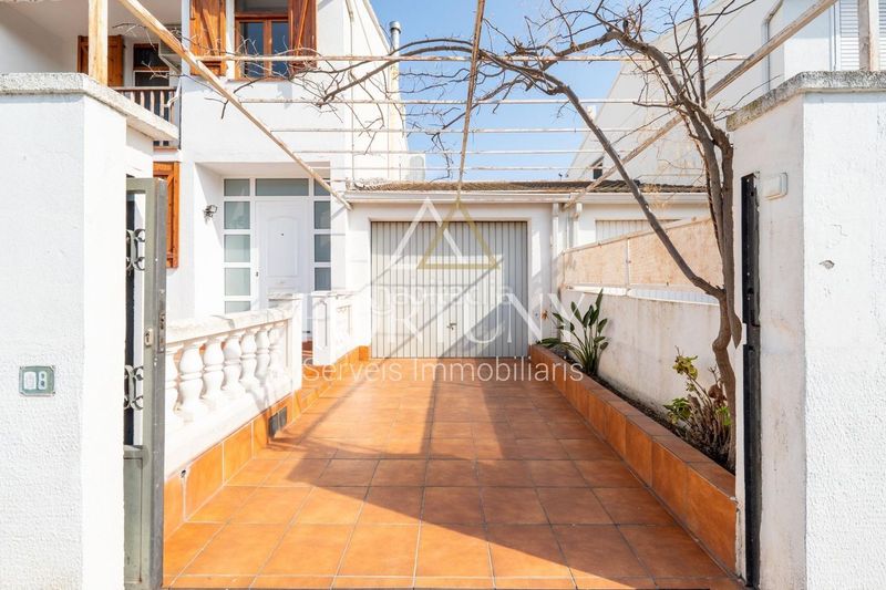 Foto 8eec0f44-5f70-4a15-8aa5-2d7a043d6f2b. Casa amb aparcament a Migjorn Reus