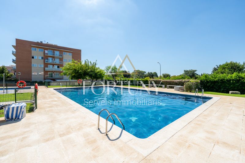 Foto b7d6f09c-f09c-4c92-bfed-4504db1bb2cc. Pis amb aparcament piscina a Ponent Reus
