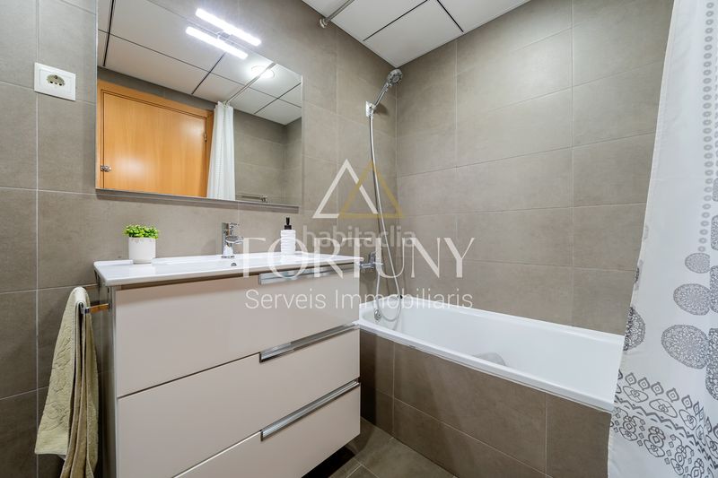 Foto bd6c160c-9ed1-4654-95d2-5489c29dede0. Pis amb aparcament piscina a Ponent Reus