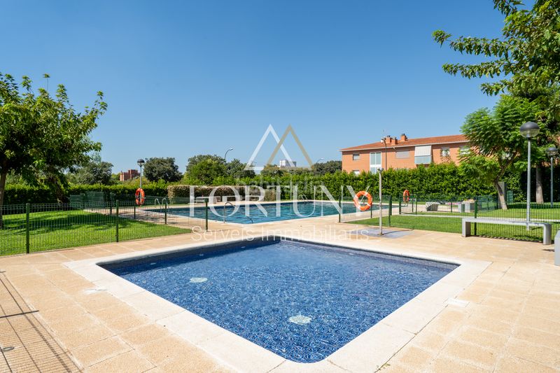 Foto db125614-a9fc-468d-b9b2-be17f90f22fd. Pis amb aparcament piscina a Ponent Reus