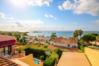 Chalet in Port d´Alcúdia-Platja dÁlcúdia. Chalet pareado en venta en la privilegiada urbanización de alcan