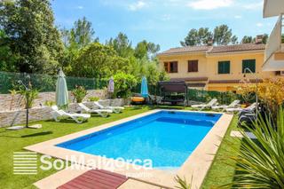 Chalet in Port d´Alcúdia-Platja dÁlcúdia. Chalet independiente con licencia turística etv en zona residenc