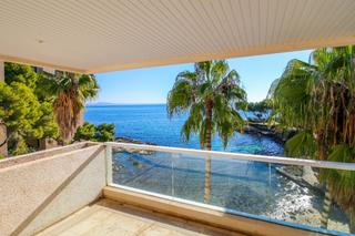 Penthouse in Cas Català-Illetes. Ático en primera línea de playa con vistas excepcionales en la l