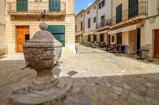 Towny house in Pollença Poble. Gran proyecto de renovación situado a solo unos minutos a pie de