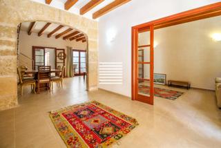 Casa aparellada a Ciutat d´Alcúdia. Encantadora casa de pueblo en el casco antiguo de alcudia con pa
