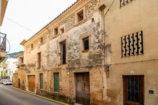 Towny house in Pollença Poble. Encantadora casa de pueblo con proyecto de reforma incluido, sit