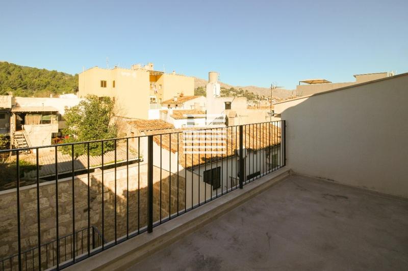 Foto fe6d23bf-5d3f-4cbc-8349-ae7396e2eb96. Casa aparellada amb piscina a Pollença poble Pollença