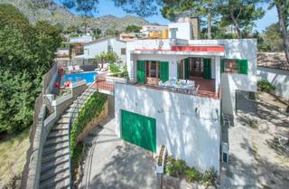 Chalet à Cala Sant Vicenç. Oportunidad única chalet con licencia vacacional en cala sant vi