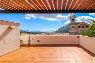 Casa aparellada a Pollença Poble. En exclusiva casa de pueblo en la zona del calvario en pollensa