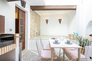 Casa pareada en Pollença Poble. Casa de pueblo con licencia de alquiler vacacional en el casco a