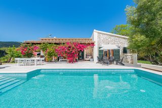 Chalet in Pollença Poble. Villa totalmente reformada y energéticamente eficiente con pisci