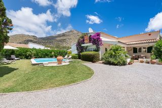 Xalet a Camí boquer 3. Chalet con piscina y bonito jardín, a poca distancia del centro