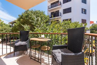 Appartement  Carrer del ponent 2. Amplio piso de 3 dormitorios con ascensor en el centro de puerto