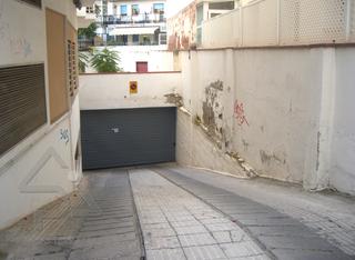 Alquiler Parking coche en Carrer d'antoni gaudí 19. Plaza pequeña, ideal moto o biplaza
