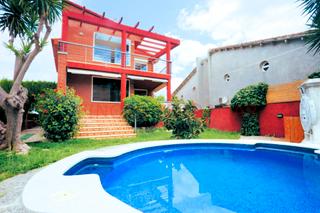 Xalet a Les Salines-Pla de Sant Pere. Hermosa casa independiente en venta a 50 metros de la playa