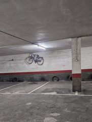 Miete Autoparkplatz in Carrer mossèn cinto verdaguer 1. Alquiler garage cerca centro
