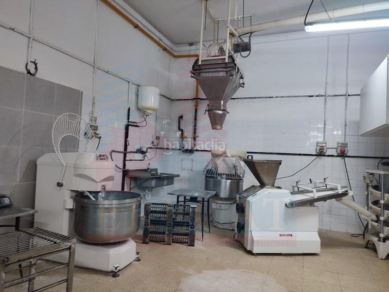 Foto 4d4d4305-fa6a-4c7d-af7f-c1df1e49c61c. Geschäftsraum in Ciutat Meridiana Barcelona