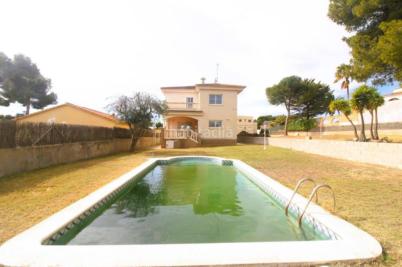 Foto d6f24fe9-3586-4459-96b6-6eebfe77533c. Xalet amb calefacció aparcament piscina a Segur de Calafell nucli urbà Segur de Calafell