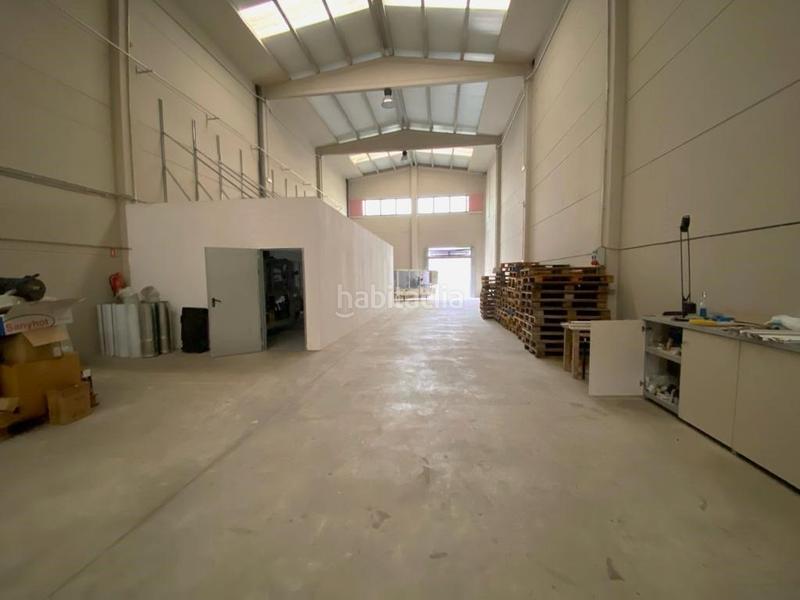 Foto e178912b-97fc-4eca-9d2b-344c0f685913. Bâtiment à usage industriel dans Roda de Barà
