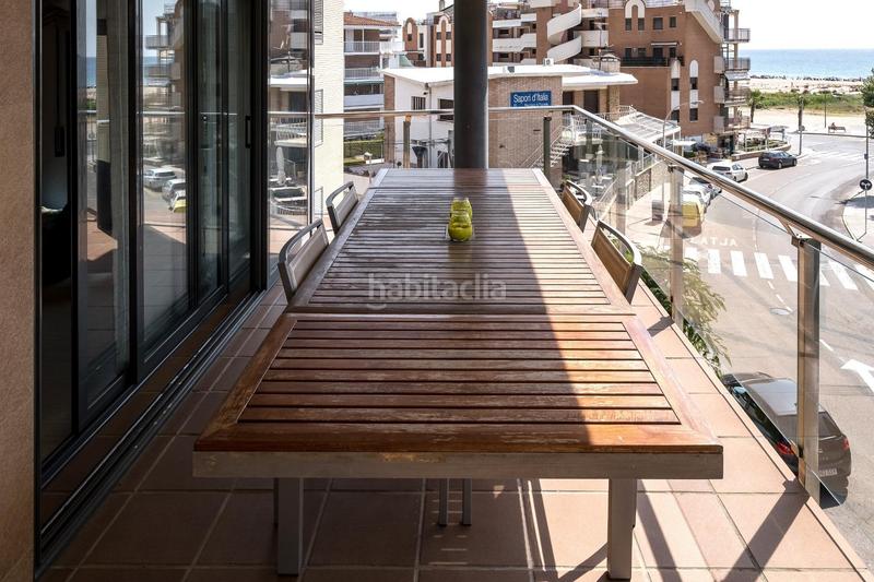Foto a6e33a79-b2a5-4448-9ae2-fc37278f383f. Piso alto standing en 2 liena de mar con piscina en Torredembarra