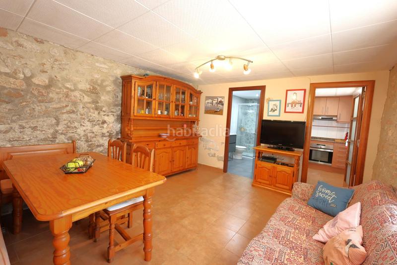 Foto c90bfadf-8698-4aa1-9bf0-34843c3cdca3. Casa adossada a Sant Jaume dels Domenys