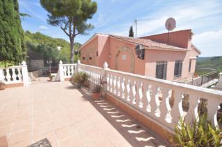 Maison à Rodonyà. Amplia casa en rodonya con piscina y jardín separado
