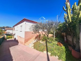Xalet  Santa maria de montserrat. Chalet independiente con vistas al mar en segur de calafell