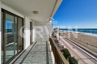 Pis  Llevant. Espectacular piso en primera línea de mar  playa del vendrell