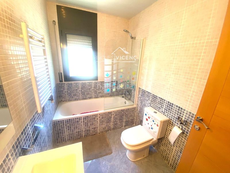 Foto 98c5fdeb-eadb-47b3-a4fb-1d4f71785f18. Casa amb calefacció aparcament piscina a Valldemar-Montmar Segur de Calafell