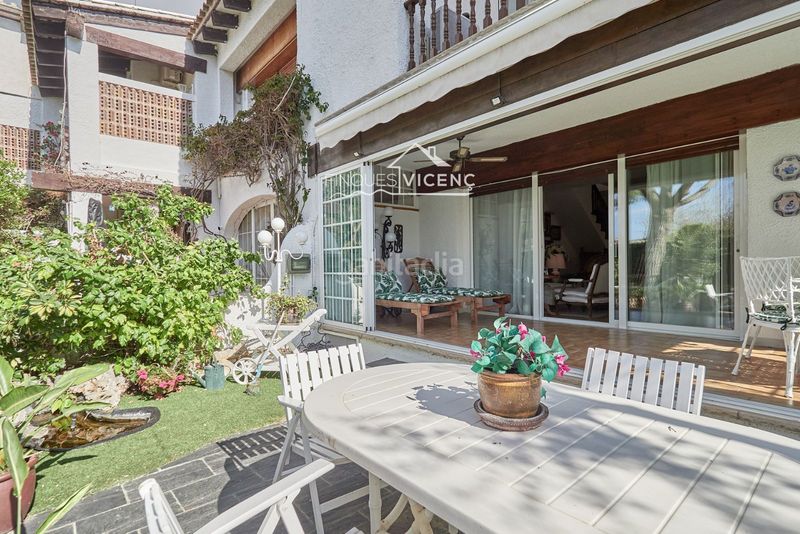 Foto b289cc26-d12e-4bd1-b484-03f6e47bae02. Casa adossada amb calefacció aparcament piscina a Calafell