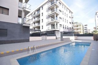 Miete Etagenwohnung  Besos. Piso seminuevo en calafell, con vistas al mar,  parking y piscin