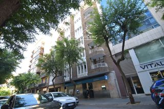 Appartement  Rovira virgili. Amplio piso con terraza y parking en el centro de tarragona