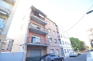 Piso  Igualada. Piso en planta baja de 3 habitaciones con terraza