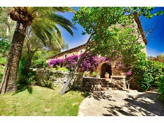 Casa a 18 45. Encantadora finca del siglo xiv en arta con vistas a la bahía de