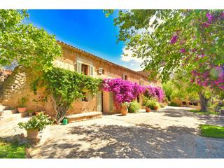 Maison à 18 45. Encantadora finca del siglo xiv en arta con vistas a la bahía de