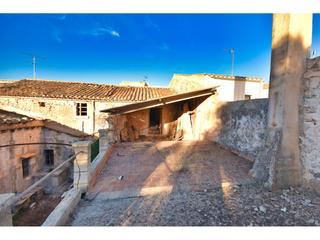 Maison jumelée à Espanya 8. Encantadora casa a reformar con espacioso jardín en el casco ant