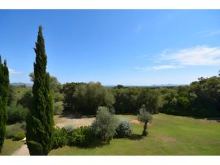 Casa in Poligono 10 270b. Fantástica finca en muro con vistas al mar