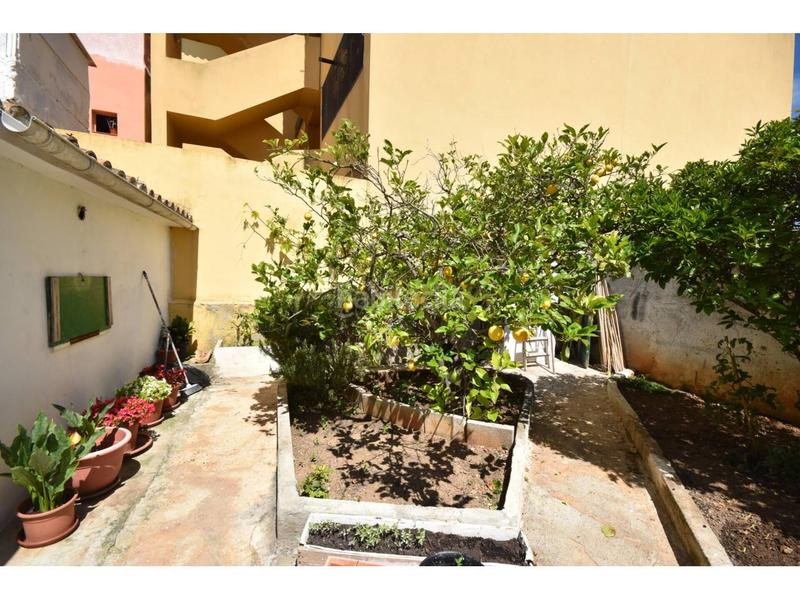 Foto c85fbe93-ffc9-4653-ad6c-86e9995fc6e0. Casa adossada a alba 17 a Capdepera poble Capdepera