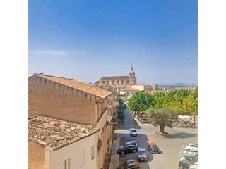 Casa adossada a Vila 20. Casa  con terraza   y garaje a  reformar en santa margalida