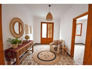 Casa adosada en Sa mina 6. Casa de pueblo con terraza y mucho potencial