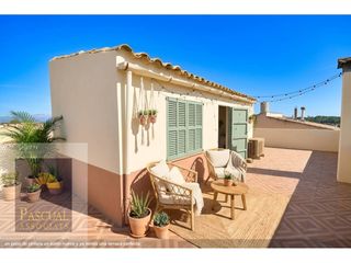 Haus  Calle vent sin. Casa de pueblo en esquina en santa margalida  luminosa, versátil