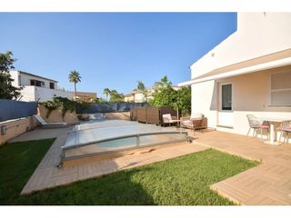 Chalet in Calle Roses 31