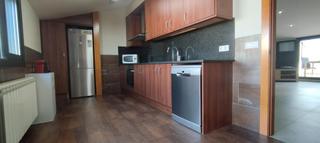 Zweistckige Wohnung in Roda de Ter. Todo exterior, con tres terrazas