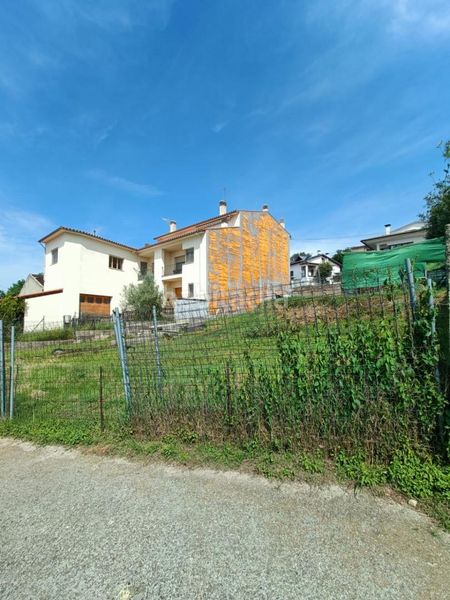 Foto 10c2c13c-f4b3-4b01-b2bd-c208a74490e0. Terreny residencial a forat micó 3 a Sant Pere de Torelló