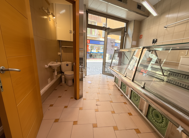 Foto c13922b1-3d88-4bc2-b3d4-ea535d22efc8. Location local commercial dans de gurb 26 dans Centre Vic